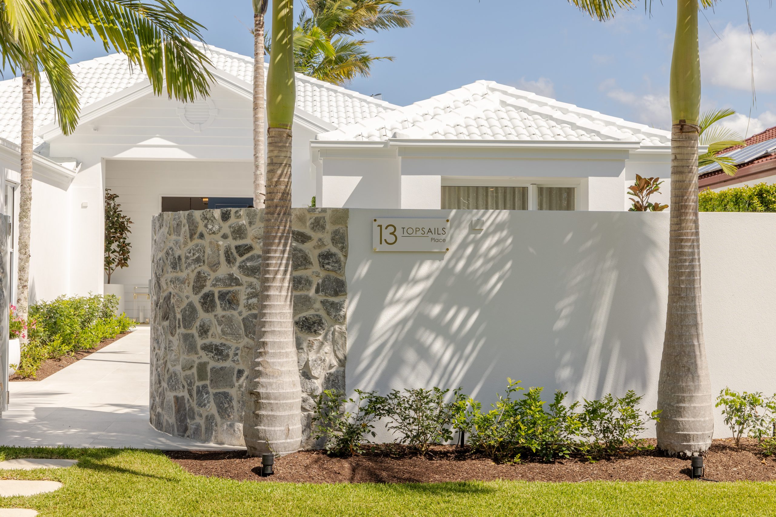 Bedrock Random Loose Cladding installed — Shorehaven Pool Retreat